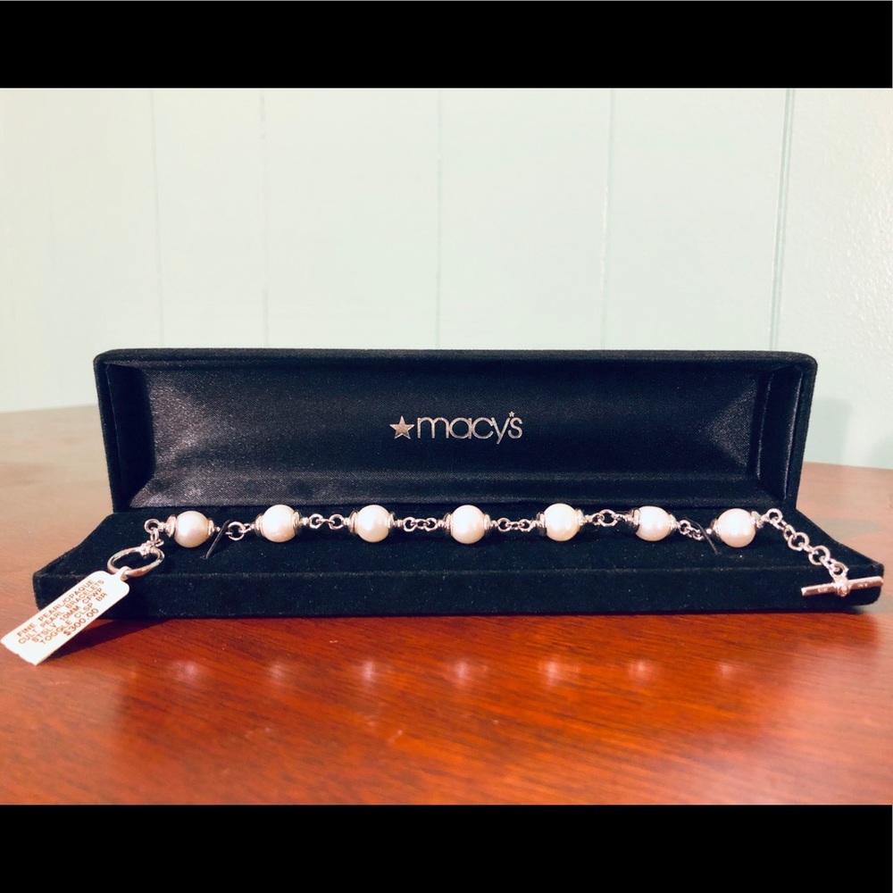 Macy’s Fine Pearl/Opaque Cult Pearl Bracelet